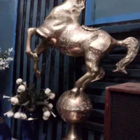 مجسمه اسب