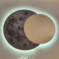 آیینه و ماه دیواری