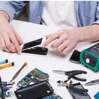 نیازمند تعمیر کار موبایل