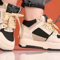 کفش اسپورت زنانه|کیف، کفش، کمربند|شیراز, محراب|دیوار