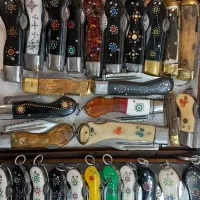 انواع تسبیح و  چاقو قدیمی|کلکسیون اشیاء عتیقه|مراغه, |دیوار