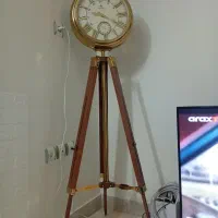 ساعت ایستاده بسیار تمیز و سالم