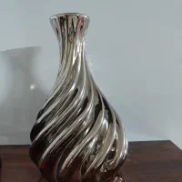 دکوری گلدان نقره ای شیک فقط امروز با تخفیف میدم