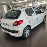 پژو ۲۰۷ اتوماتیک رنگ مشکی و سفید و تیتانیوم ۱۴۰۴|خودرو سواری و وانت|شیراز, شهرک گلستان|دیوار