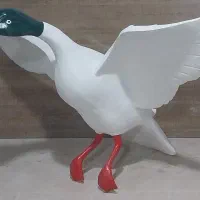 مجسمه مرغابی بزرگ