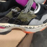 کتونی نو|کیف، کفش، کمربند|رشت, فلسطین|دیوار