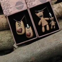 پلاک گردنبند چوبی