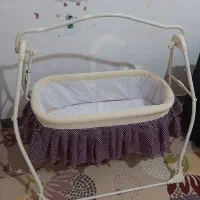 گهواره تاشو سالم در حد نو بدون زدگی ۱۲۰۰