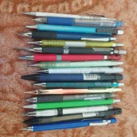 17عدد مداد فشاری سالم به فروش میرسه همراه با نوک