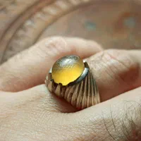 انگشتر عقیق زرد حکاکی دست