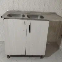 کابینت کارکرده همراه با سینک دوقلو و شیرآب