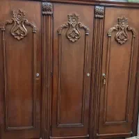 کمد چوب گردو سالم و تمیز