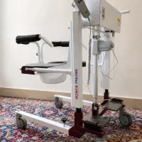 بالابر سالمند و ناتوان و کم توان حرکتی
