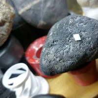 شهاب سنگ بعضی از سنگ ها آهن ربا هم هستن|کلکسیون اشیاء عتیقه|فردیس, سرحدی|دیوار