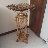 میوه خوری کنار سالنی