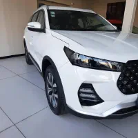 راننده با ماشین مدل بالا جهت کار در هتل