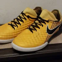 کفش ورزشی سالنی سایز ۴۱