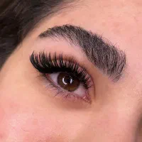 ارائه خدمات اکستنشن مژه تخصصی. پونک *