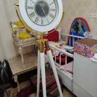 ساعت سه پایه ایستاده