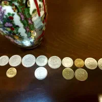 کلکسیونی از سکه های قدیمی