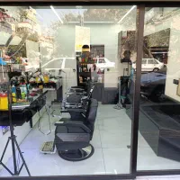 آرایشگر  آقا مسلط به ارایشگری به صورت درصدی