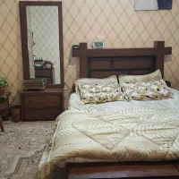 تخت و پاتختی کمد و آینه چوبی