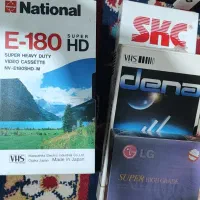 دستگاه ویدیو به همراه فیلم|پخش‌کننده DVD و ویدیو|ری, علایین|دیوار