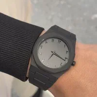 ساعت فول مشکی ترند اینستا