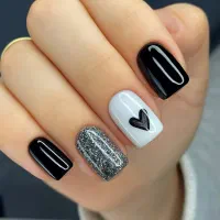 کاشت ناخن با بهترین مواد انجام میشود|خدمات آرایشگری و زیبایی|بم, |دیوار