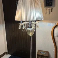 آباژور ایستاده