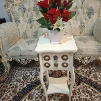 میز تلفن و گلدان