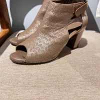 کفش چرم طبیعی زنانه ۳۹|کیف، کفش، کمربند|ساری, |دیوار