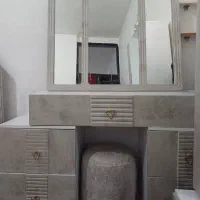 میز کنسول با یه کمد لباس