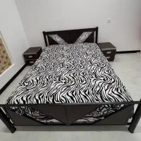 تخت دو نفره به همراه دو عدد پاتختی