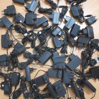 تعدادی شارژر موبایل