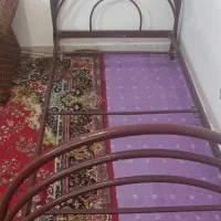 تخت فلزی و کمد لباس