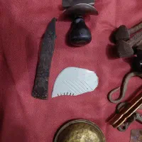 عواع فولاد قدیمی|کلکسیون اشیاء عتیقه|اصفهان, باغ فدک|دیوار