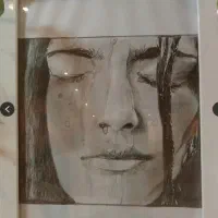 طراحی تابلو چهره زن و قطره های آب