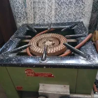 اجاق گاز زیبا قدیمی سنگین و بسیار با کیفیت .