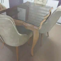 میزناهارخوری.به علت نبودن فضابه فروش میرسد