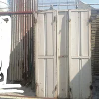 در پارکینگ