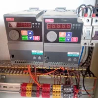 دو دستگاه اینورتر تک فاز به سه فاز