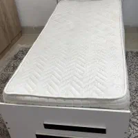 تخت خواب وخوش خواب شبیه به هم ۲عدد