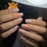 کلیه خدمات کاشت ناخن به صورت حرفه ای و متریال روسی