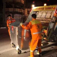 کارگر حمل زباله منطقه ۳ شهرداری