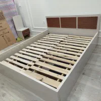 تخت دو نفره + پاتختی + کفی تخت