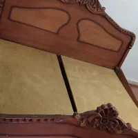تخت دو نفره چوبی آینه و کمد و کتابخانه کمد دار