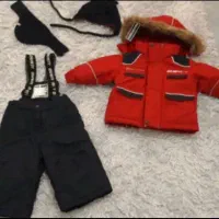 ست لباس بچگانه .شلوار دو لایه می‌باشد