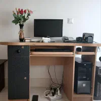 فقط میز کامپیوتر