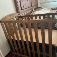 تخت و گهواره کنار مادر